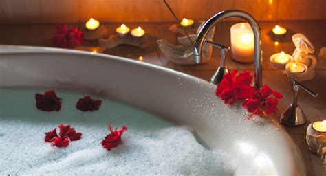 amoureux bain moussant romantique|Bain romantique pour une soirée en amoureux